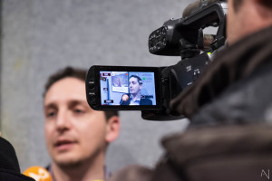 Il regista durante un'intervista (foto Antonella Nicolò)